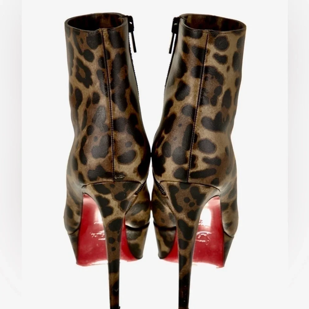 Christian Louboutin Leo print kid leather ankle bootie. EU39 kid leather. - Picture 4 of 9